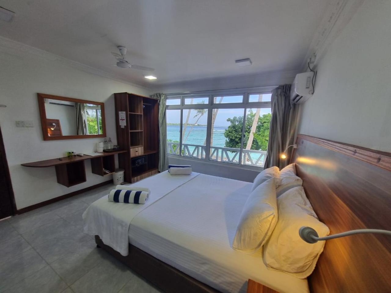 Hotel Batuta Maldives Surf View Thulusdhoo Exteriér fotografie